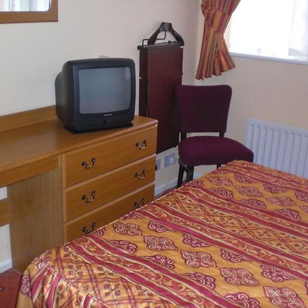 Lakeside Continental Hotel Camberley Bagian luar foto