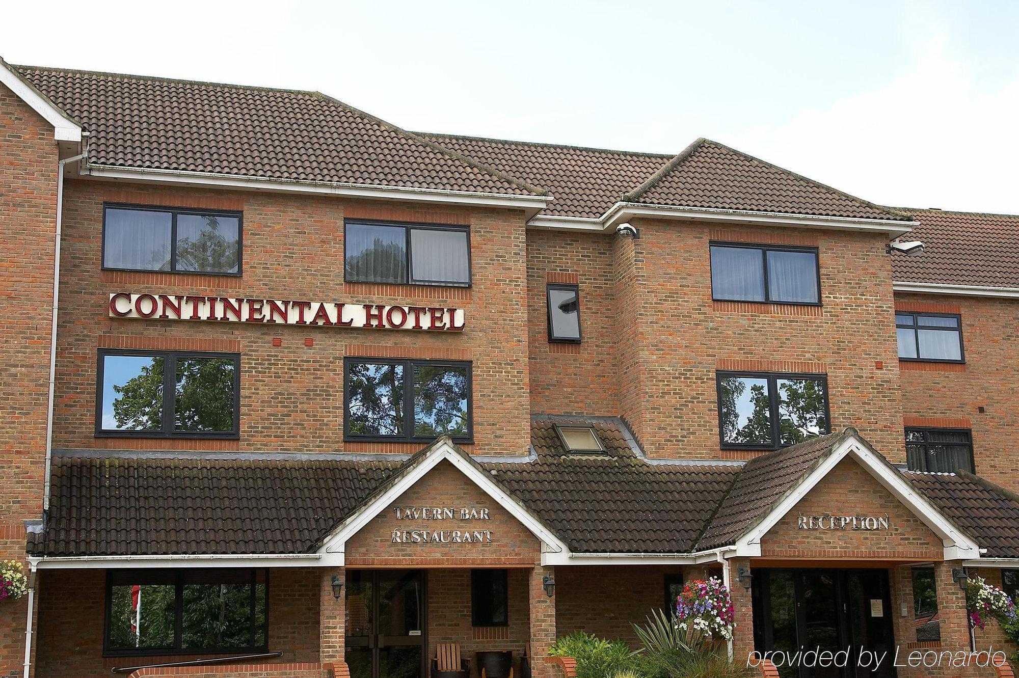 Lakeside Continental Hotel Camberley Bagian luar foto