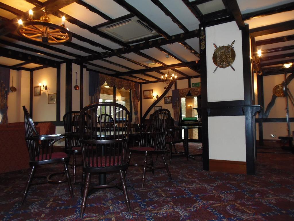 Lakeside Continental Hotel Camberley Bagian luar foto