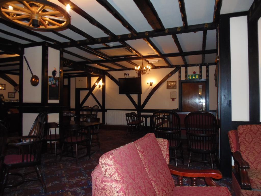 Lakeside Continental Hotel Camberley Bagian luar foto