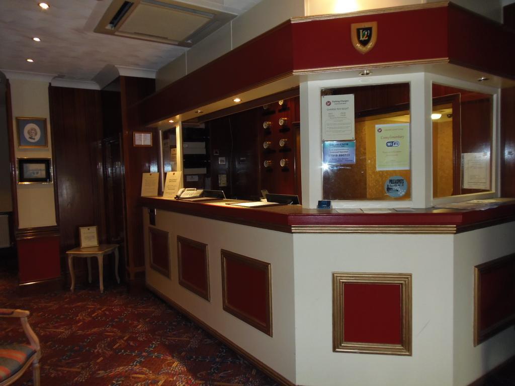 Lakeside Continental Hotel Camberley Bagian luar foto