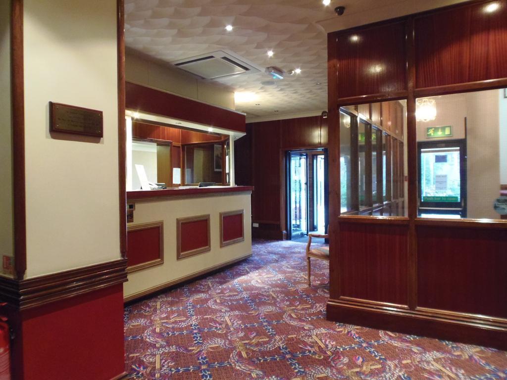 Lakeside Continental Hotel Camberley Bagian luar foto